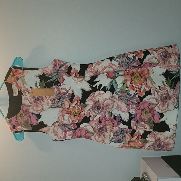 VDP floral dress - Picture 3 of 5